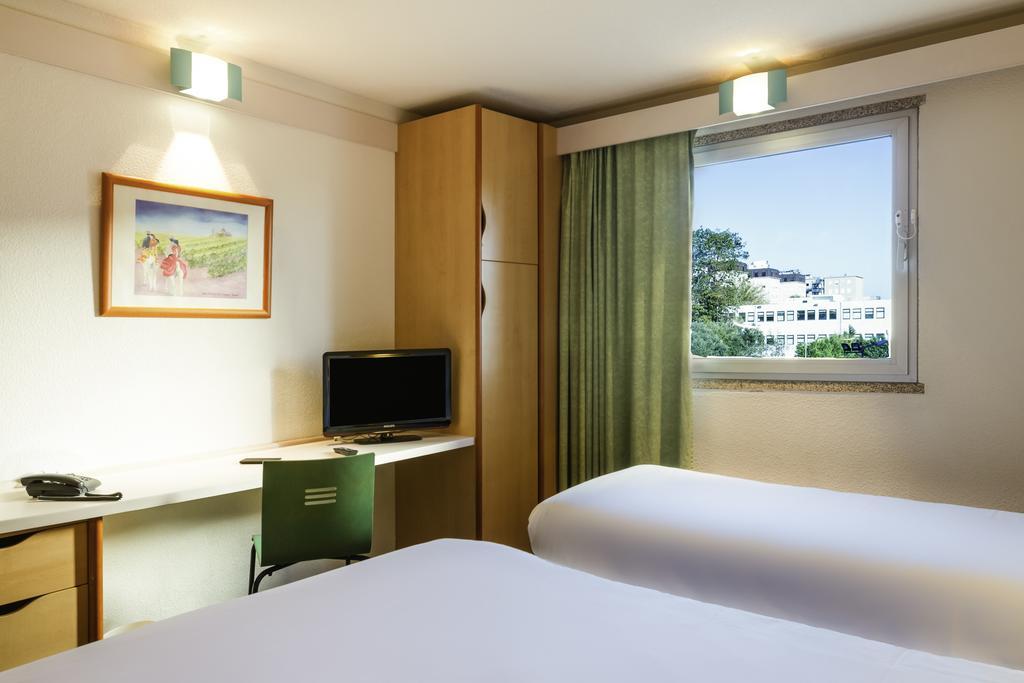 Ibis Charleroi Centre Gare Hotel Eksteriør billede